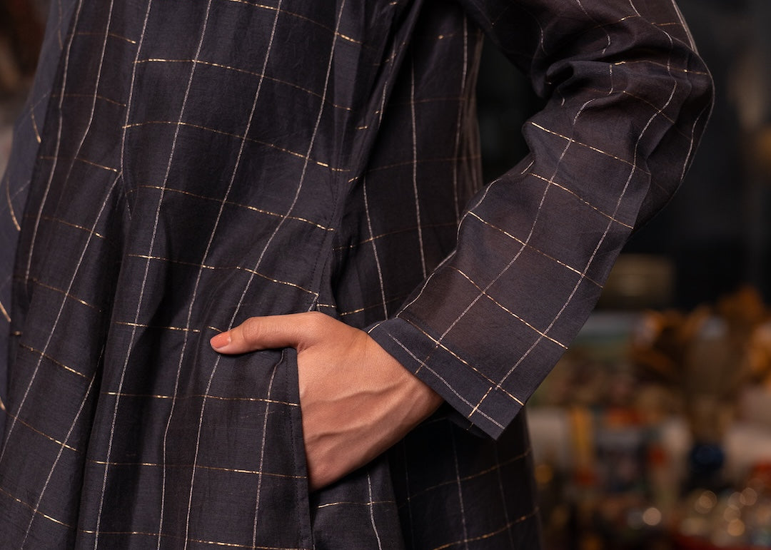 Kuro Chanderi Cape